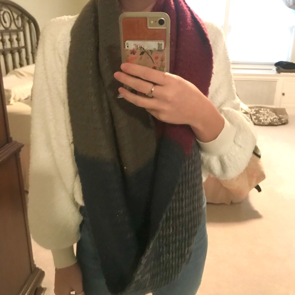 Cozy multi colored Infiniti scarf